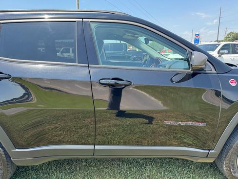 Used 2018 Jeep Compass Trailhawk AWD/4WD image 10