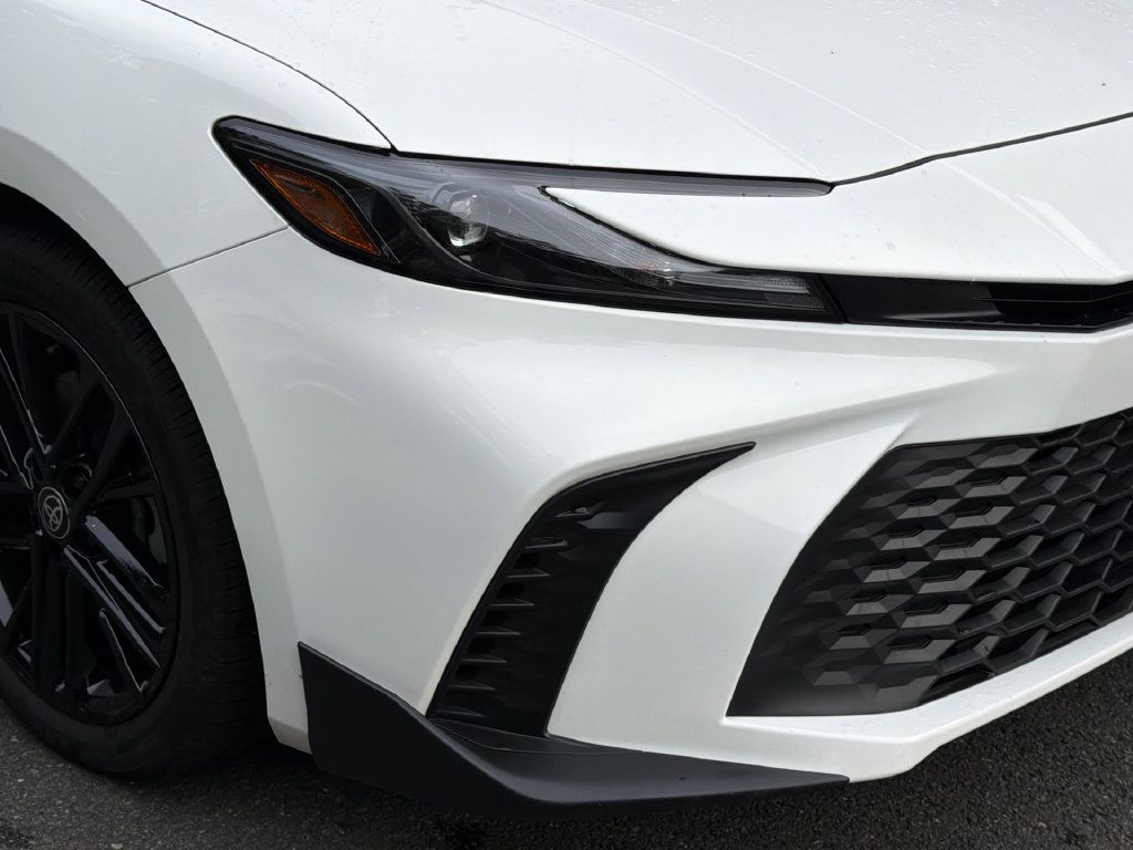 Used 2025 Toyota Camry SE FWD image 8