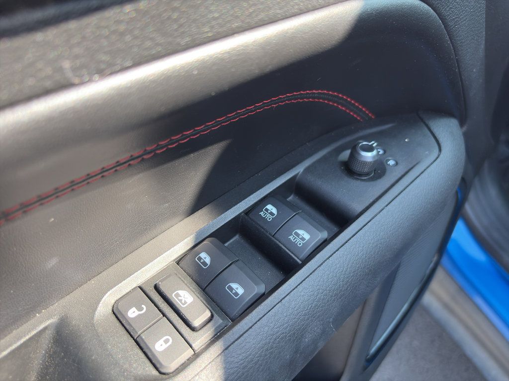 Used 2022 Jeep Compass Trailhawk w/ Trailhawk Convenience Group AWD/4WD image 19