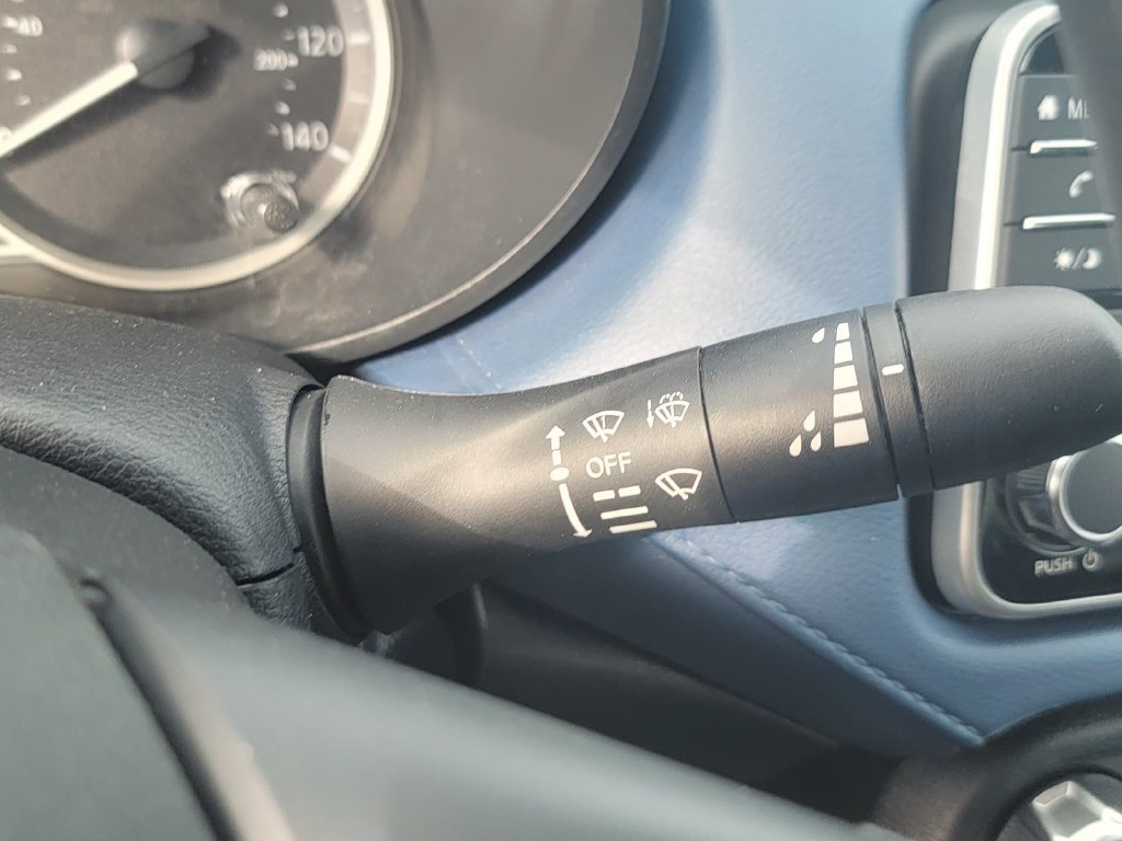 Used 2025 Nissan Versa SV FWD image 21