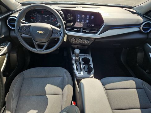 Used 2024 Chevrolet Trax LS w/ LS Convenience Package FWD image 8
