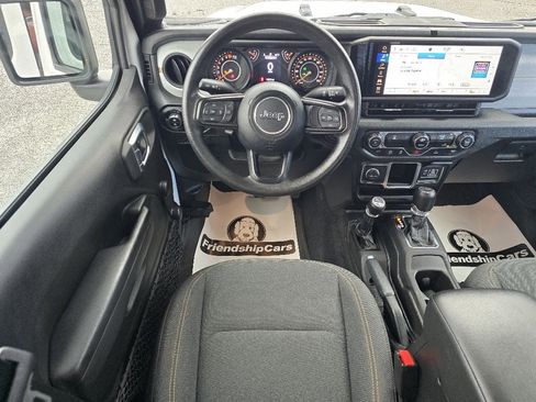 Used 2024 Jeep Gladiator Sport image 3