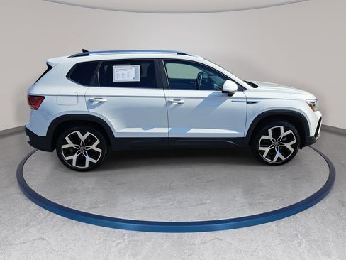 Certified 2023 Volkswagen Taos SEL AWD/4WD image 4