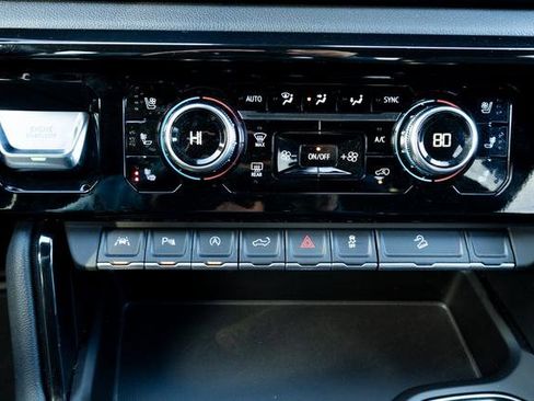 Used 2024 GMC Sierra 1500 AT4 w/ Technology Package image 20