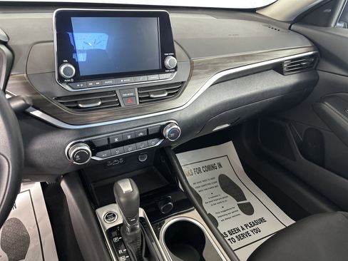Used 2024 Nissan Altima 2.5 SV image 4
