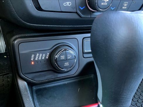 Used 2022 Jeep Renegade Trailhawk image 30