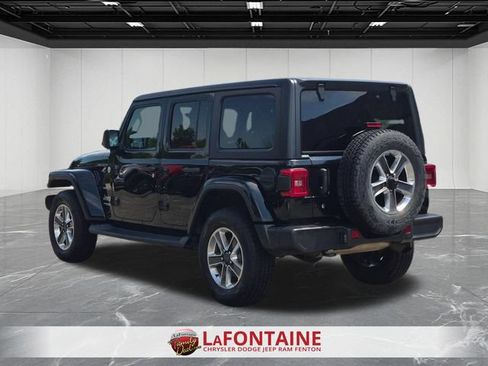 Used 2019 Jeep Wrangler Unlimited Sahara AWD/4WD image 3