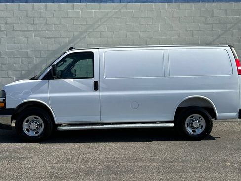 Used 2025 Chevrolet Express 2500 w/ Driver Convenience Package RWD image 7