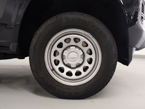 Used 2023 Chevrolet Colorado W/T image 11