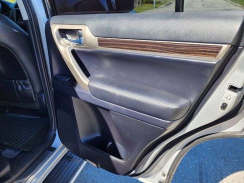 Used 2016 Lexus GX 460 image 17