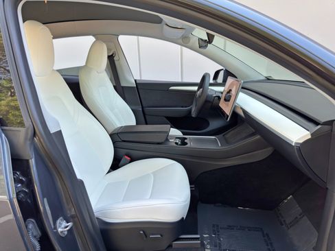 Used 2023 Tesla Model Y Long Range image 16