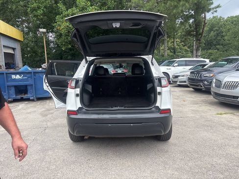Used 2019 Jeep Cherokee Latitude Plus w/ Comfort/Convenience Group AWD/4WD image 14