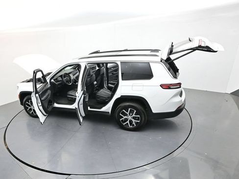 Used 2024 Jeep Grand Cherokee L Limited w/ Luxury Tech Group II AWD/4WD image 39