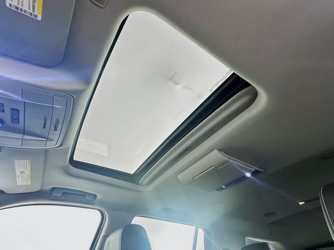 Used 2018 Chevrolet Tahoe LT w/ LT Signature Package image 26