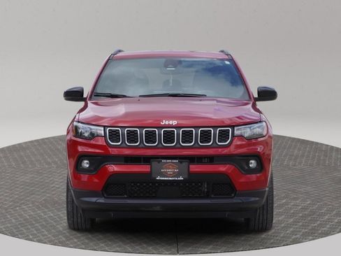 Used 2024 Jeep Compass Latitude image 4