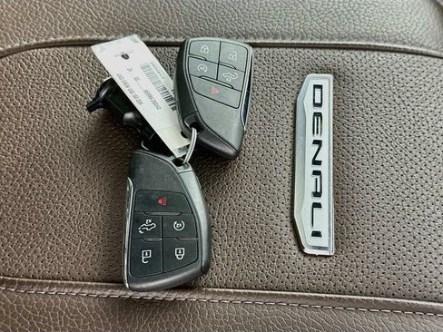 Used 2024 GMC Sierra 2500 Denali w/ Denali Reserve Package AWD/4WD image 36