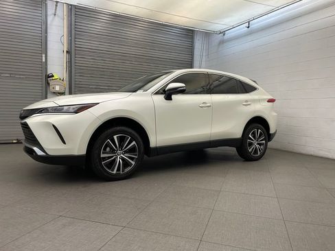 Used 2022 Toyota Venza LE AWD/4WD image 9
