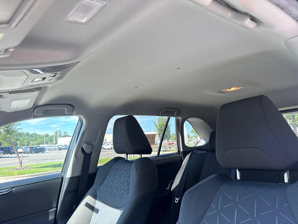 Used 2021 Toyota RAV4 XLE w/ XLE Grade Weather Package AWD/4WD image 31