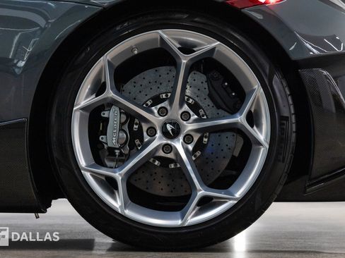 Used 2020 McLaren 600LT Spider RWD image 11