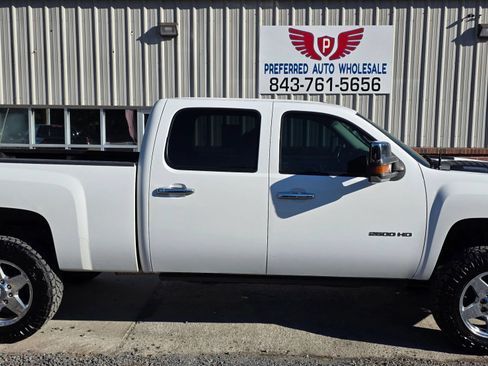 Used 2014 Chevrolet Silverado 2500 LTZ w/ LTZ Plus Package AWD/4WD image 4