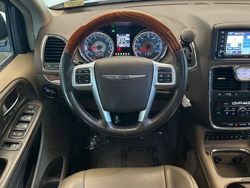Used 2012 Chrysler Town & Country Limited w/ Luxury Group FWD image 14