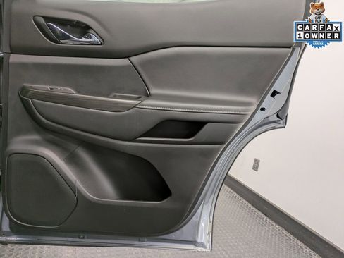 Used 2021 GMC Acadia SLT w/ Premium Package image 25