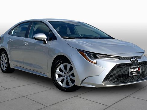 Used 2022 Toyota Corolla LE FWD image 3