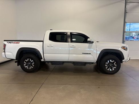 Used 2023 Toyota Tacoma TRD Off-Road w/ Technology Package AWD/4WD image 2