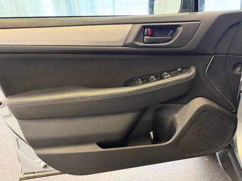 Used 2019 Subaru Outback 2.5i AWD/4WD image 15
