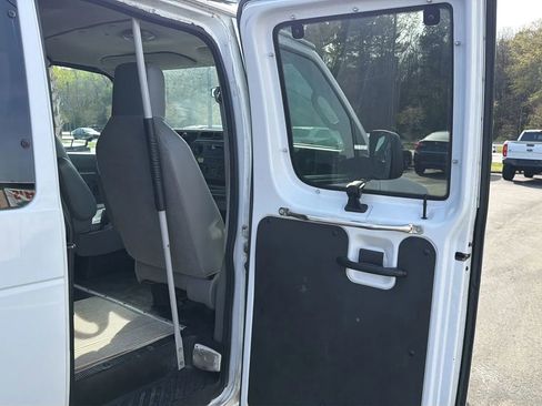 Used 2009 Ford E-350 and Econoline 350 Extended Super Duty RWD image 11