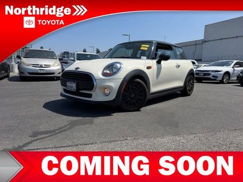 Used 2017 MINI Cooper 2-Door Hardtop FWD image 3