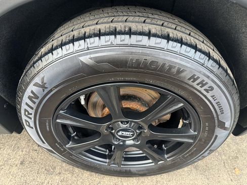 Used 2019 Nissan Rogue SV image 18