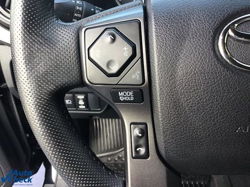 Used 2022 Toyota Tacoma TRD Off-Road image 28