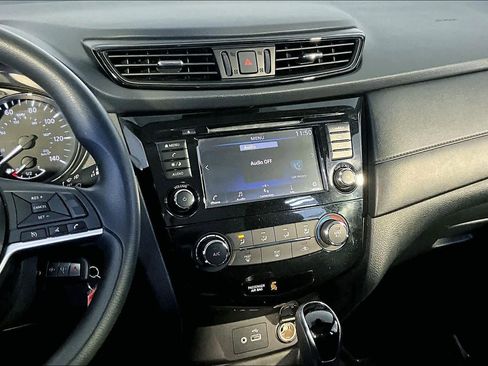Used 2019 Nissan Rogue S image 17