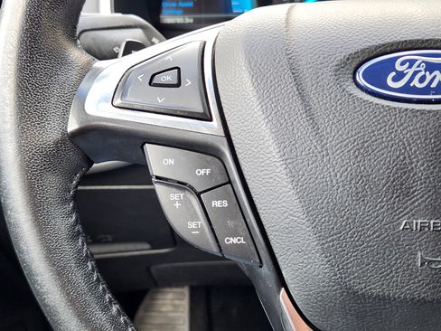 Used 2018 Ford Edge Titanium image 23