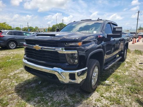 Used 2024 Chevrolet Silverado 2500 LT AWD/4WD image 1