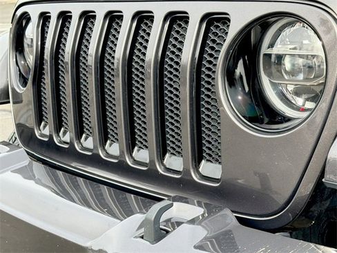 Used 2020 Jeep Wrangler Unlimited Sahara image 16
