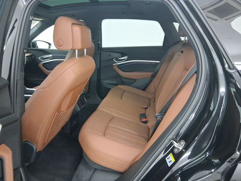 Used 2024 Audi Q8 e-tron Premium Plus w/ Premium Plus Package image 12