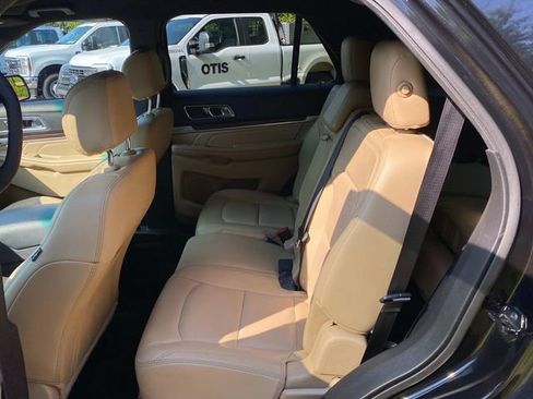 Used 2017 Ford Explorer Limited FWD image 9