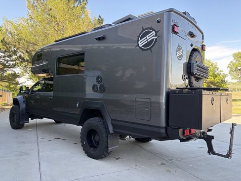 Used 2022 Ford F550 4x4 Crew Cab Super Duty image 5