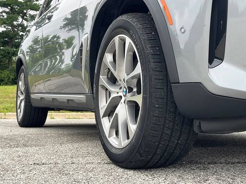 Used 2024 BMW X5 xDrive40i w/ Premium Package AWD/4WD image 9