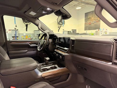 Used 2024 Chevrolet Silverado 1500 LT Trail Boss w/ Convenience Package II image 29