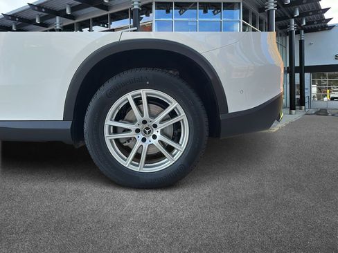 Used 2025 Mercedes-Benz GLC 300 4MATIC image 8