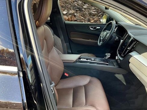 Used 2019 Volvo XC60 T6 Momentum w/ Multimedia Package image 7