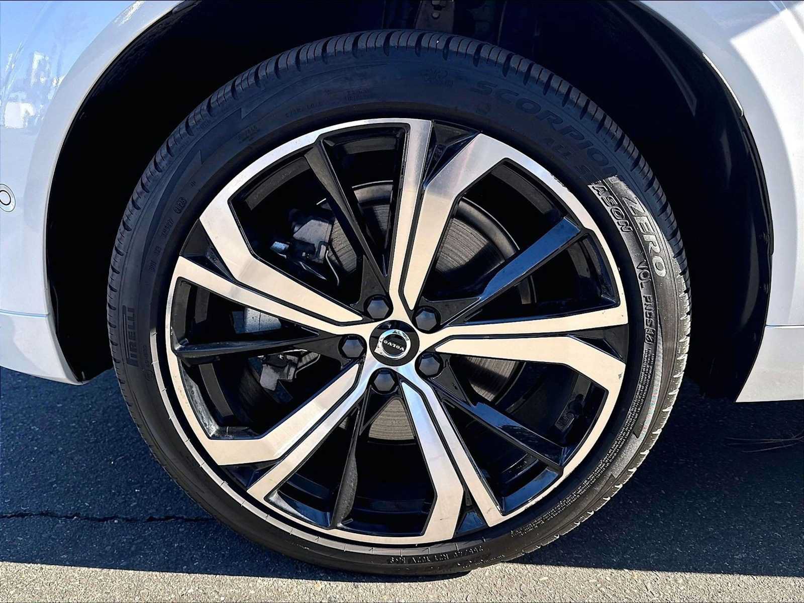 Used 2025 Volvo XC60 T8 Ultra w/ Climate Package AWD/4WD image 12