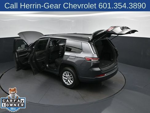Used 2024 Jeep Grand Cherokee L Laredo RWD image 2