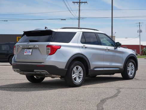 Used 2023 Ford Explorer XLT w/ Equipment Group 202A AWD/4WD image 3