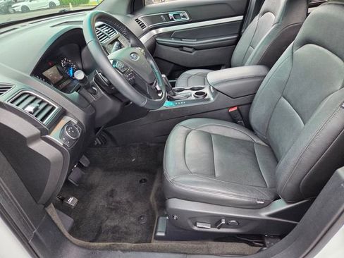 Used 2017 Ford Explorer XLT FWD image 9