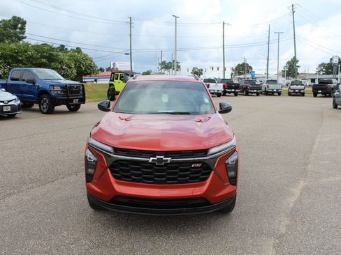 Used 2024 Chevrolet Trax RS w/ Driver Confidence Package FWD image 6