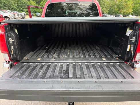 Used 2021 Toyota Tacoma SR5 AWD/4WD image 23